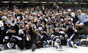 2003/04 Stanley Cup Champions <br> Tampa Bay Lightning