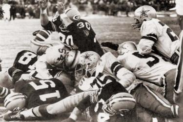 12/31/67-Bart Starr sneaks the ball
